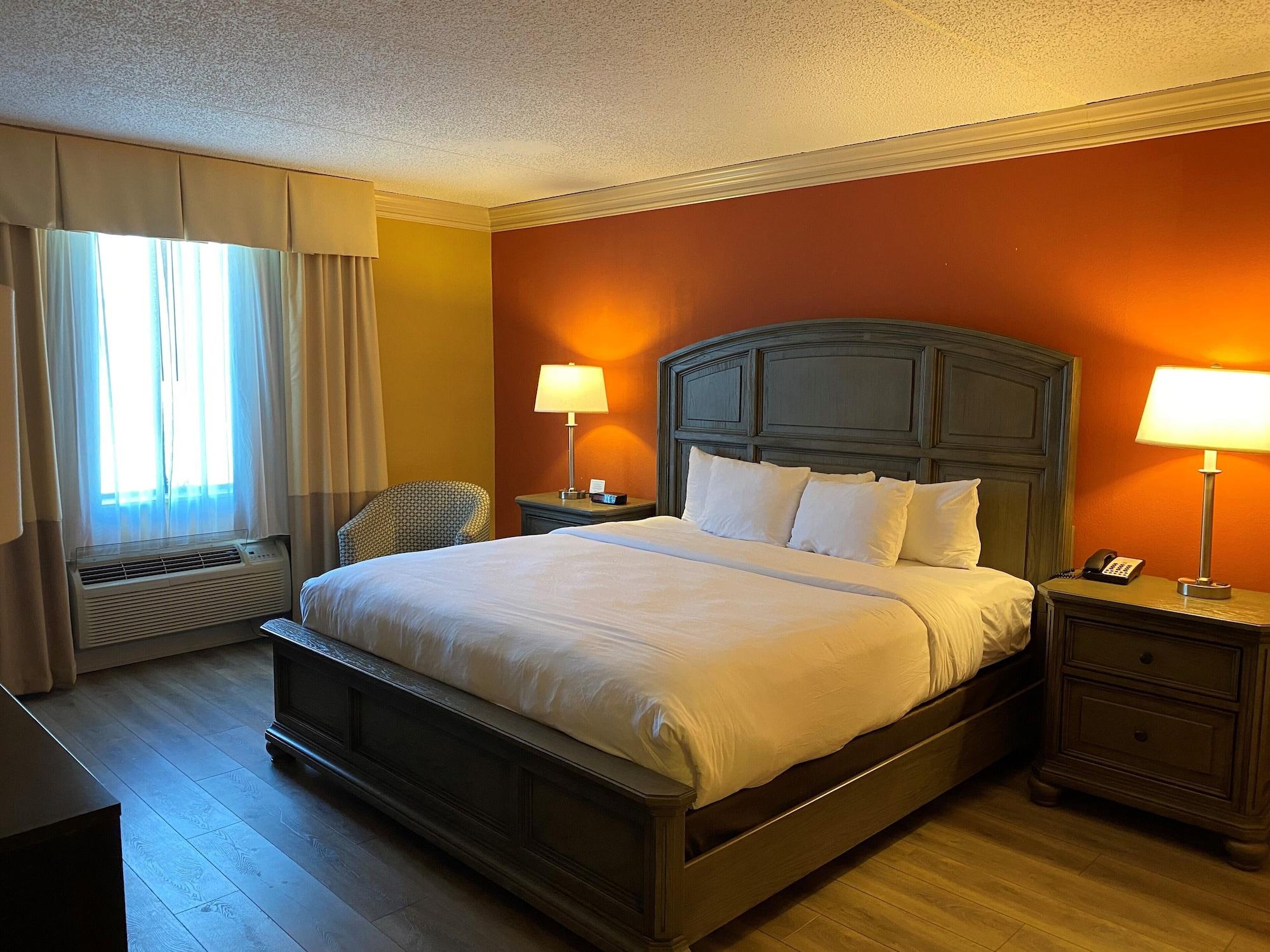 Clarion Hotel & Conference Center Томс-Ривер Экстерьер фото