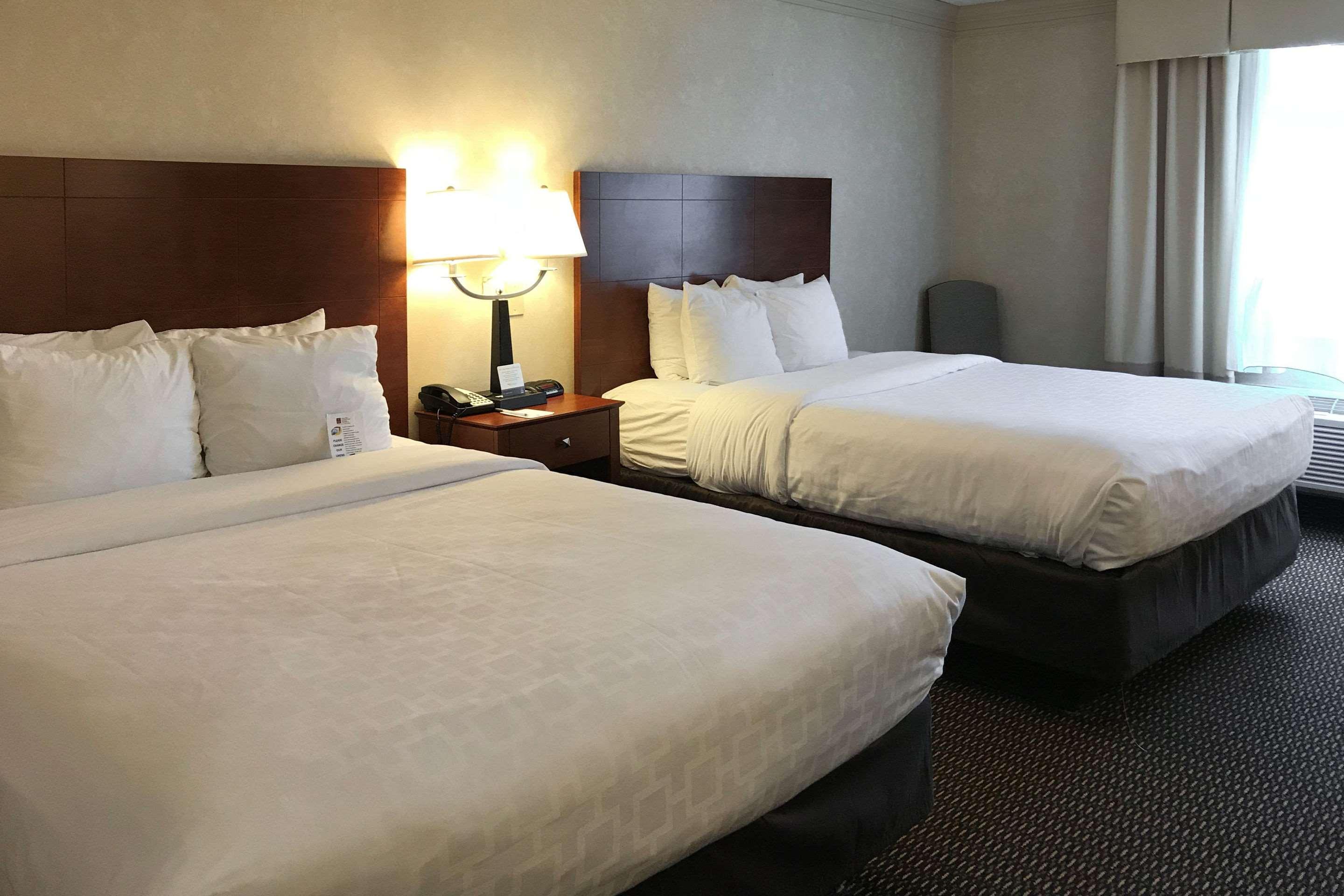 Clarion Hotel & Conference Center Томс-Ривер Экстерьер фото