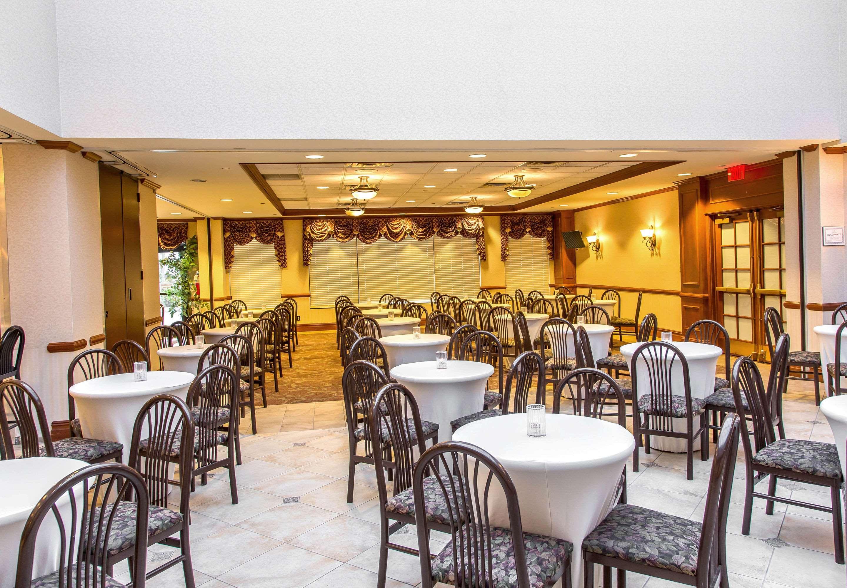 Clarion Hotel & Conference Center Томс-Ривер Экстерьер фото