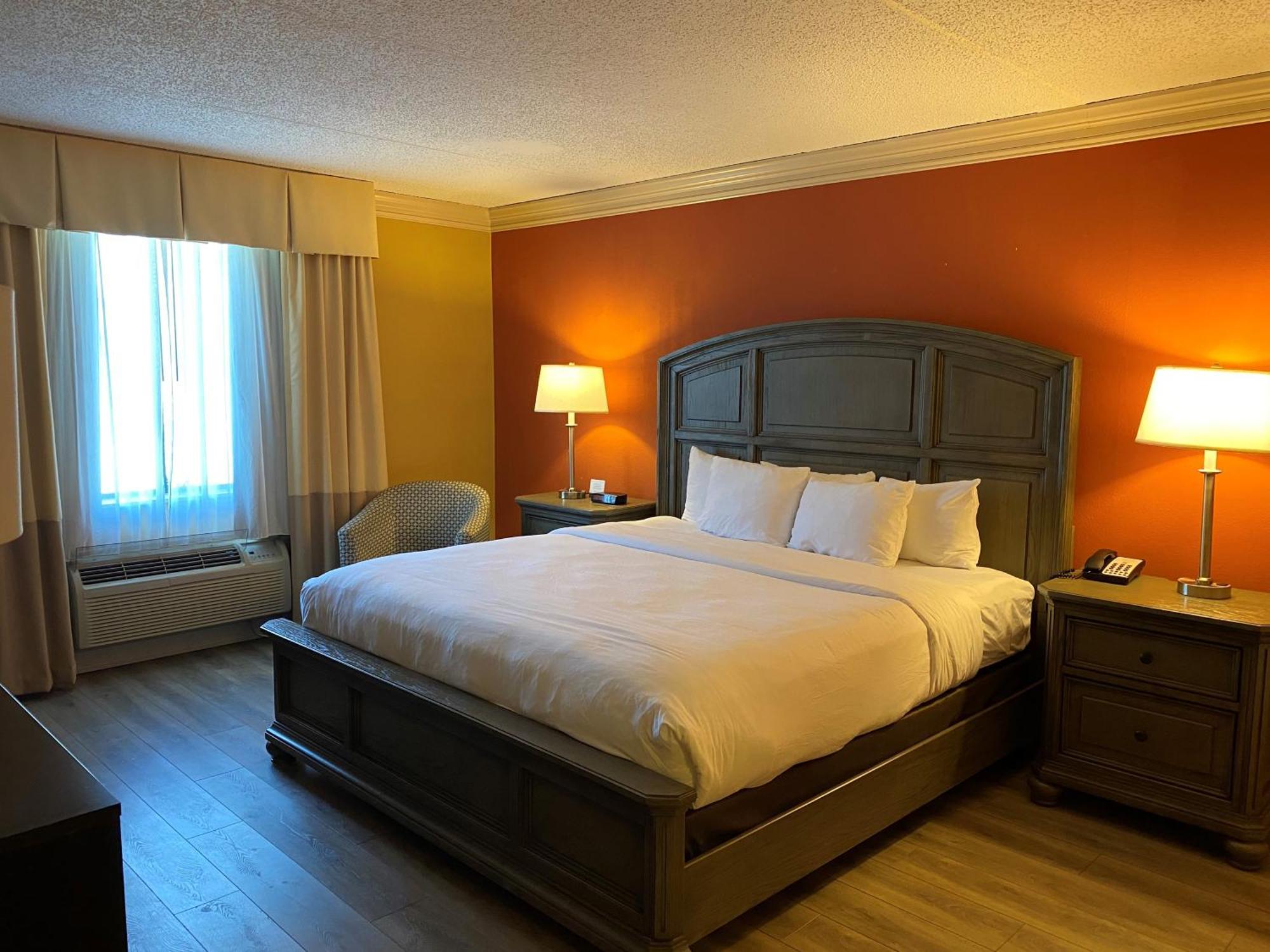 Clarion Hotel & Conference Center Томс-Ривер Экстерьер фото